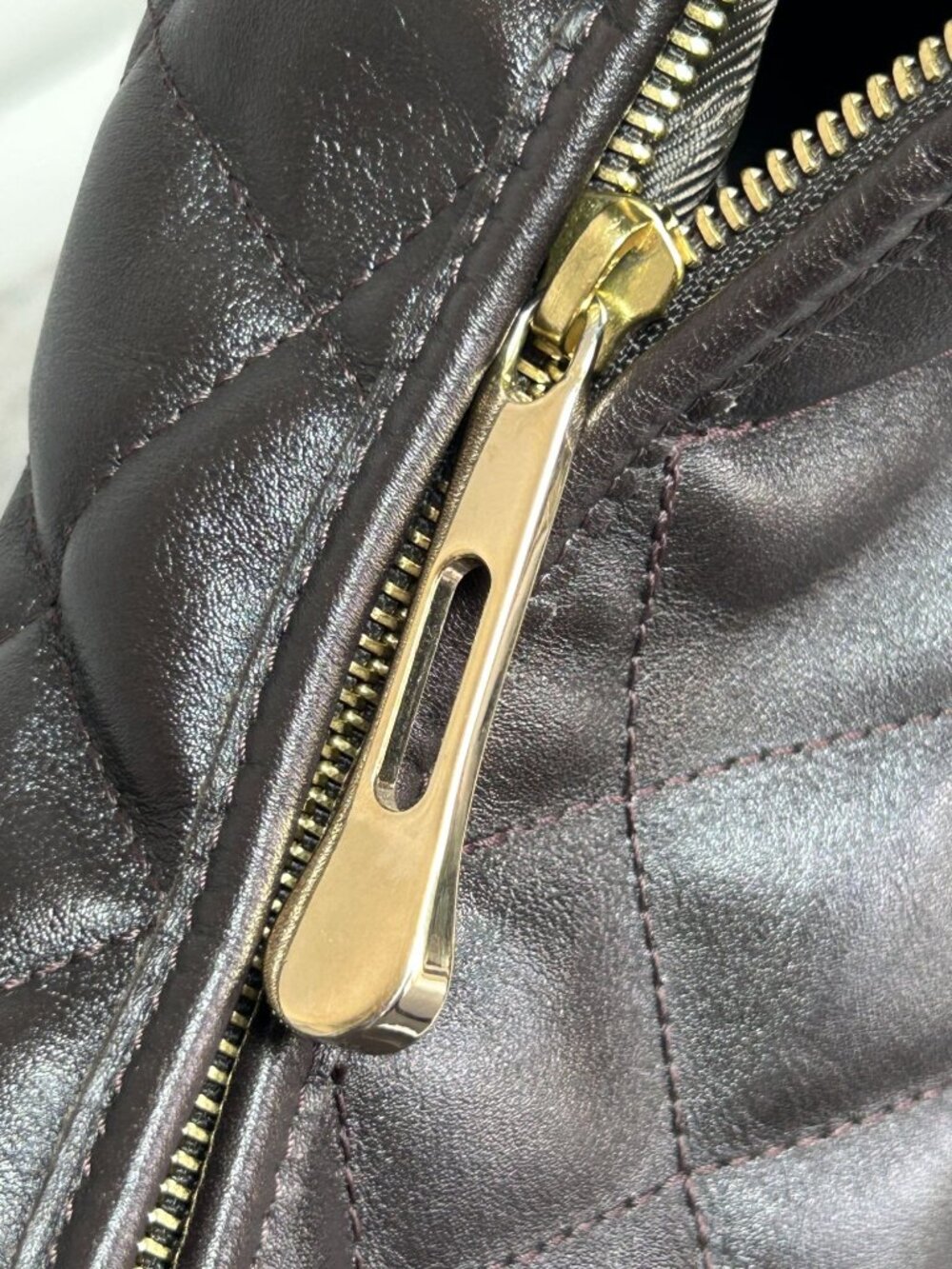 Burberry Hoxton Quilted Leather Hobo Bag in Brown - PreOwned - Picture 9 of 11